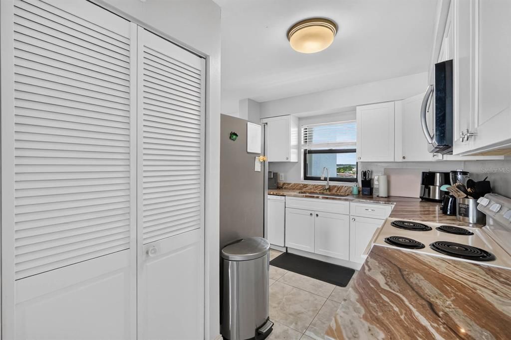 En Venta: $314,900 (2 camas, 2 baños, 983 Pies cuadrados)