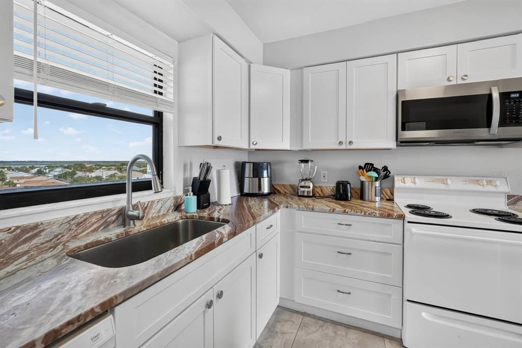 En Venta: $314,900 (2 camas, 2 baños, 983 Pies cuadrados)