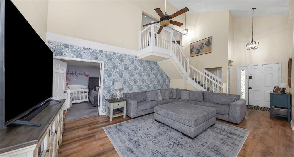 На продажу: $479,900 (4 спален, 2 ванн, 1718 Квадратных фут)