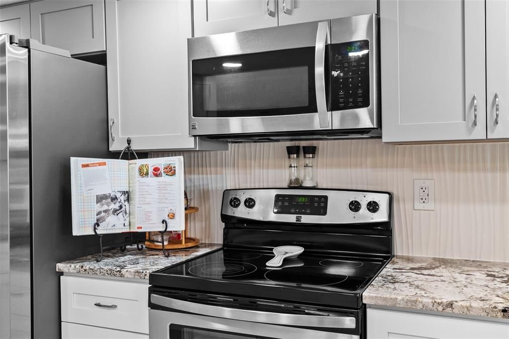 For Sale: $299,900 (3 beds, 2 baths, 1575 Square Feet)