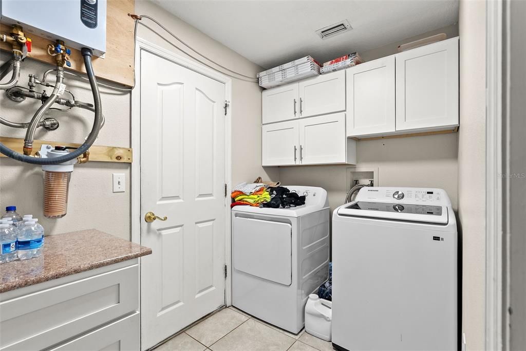 For Sale: $299,900 (3 beds, 2 baths, 1575 Square Feet)