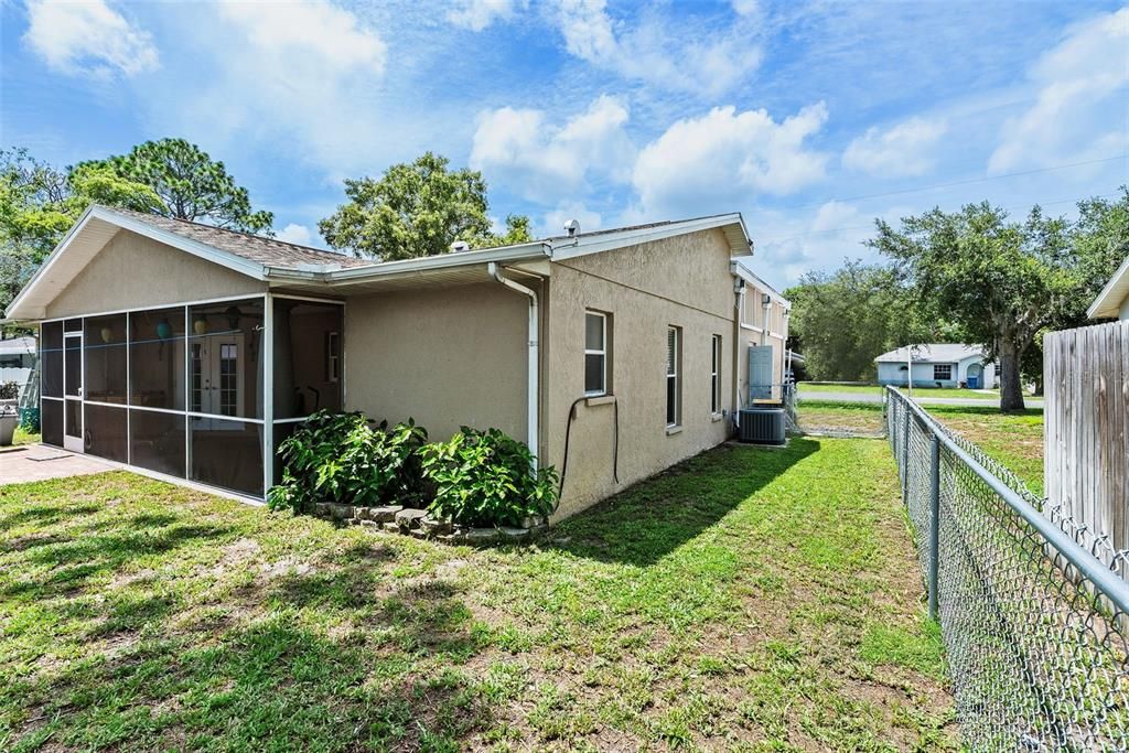 For Sale: $299,900 (3 beds, 2 baths, 1575 Square Feet)