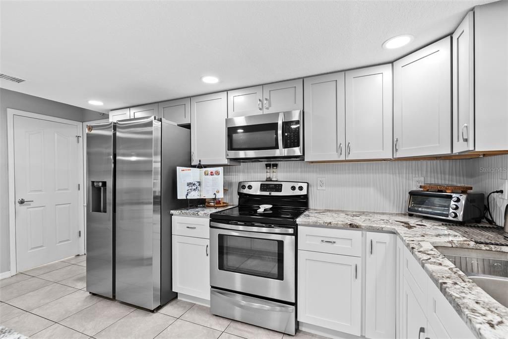 For Sale: $299,900 (3 beds, 2 baths, 1575 Square Feet)