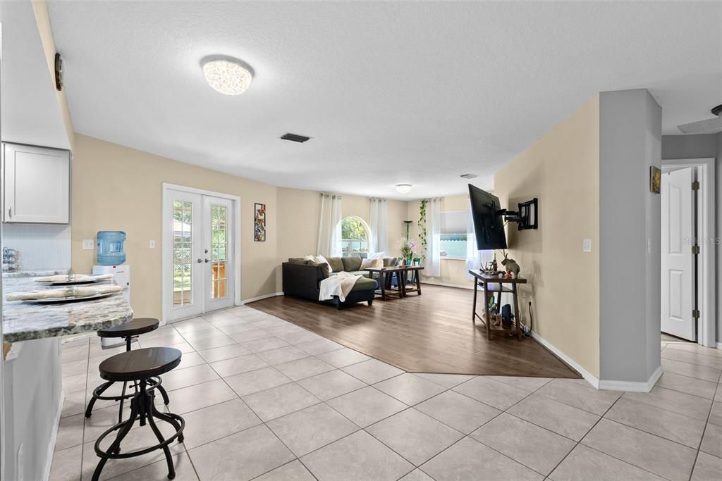 For Sale: $299,900 (3 beds, 2 baths, 1575 Square Feet)