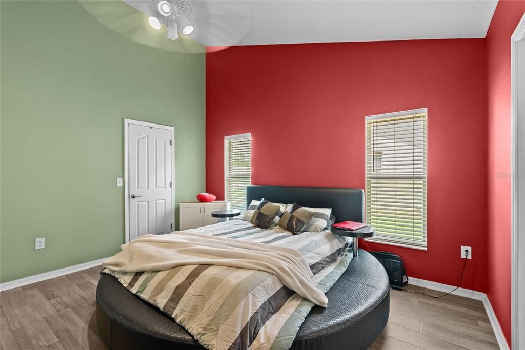 For Sale: $299,900 (3 beds, 2 baths, 1575 Square Feet)