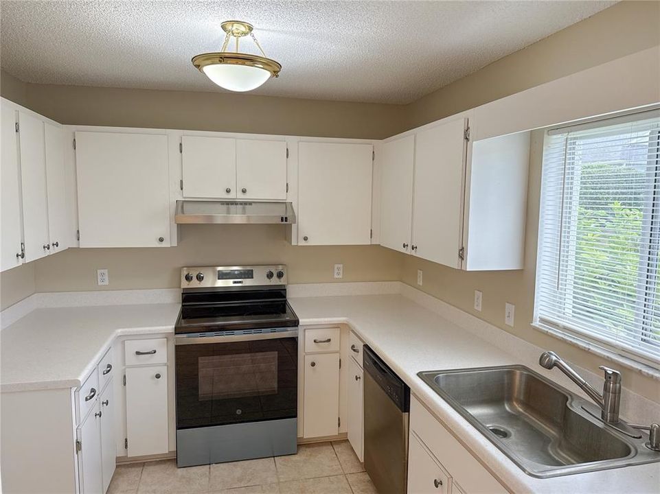 For Sale: $240,000 (2 beds, 2 baths, 1332 Square Feet)