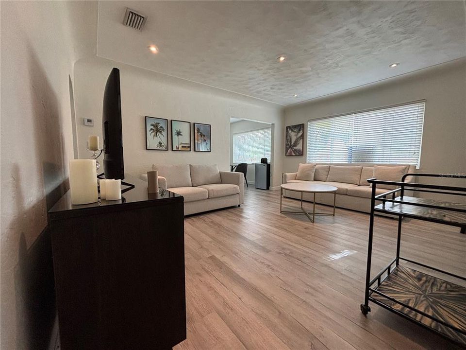 В аренду: $2,950 (3 спален, 2 ванн, 1076 Квадратных фут)