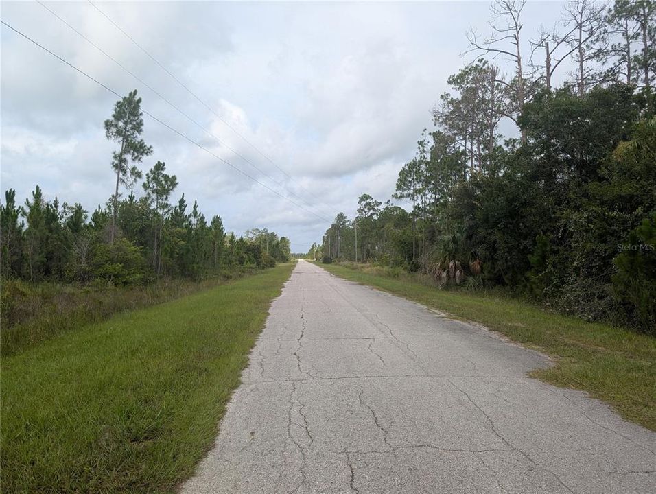 На продажу: $30,000 (1.24 acres)