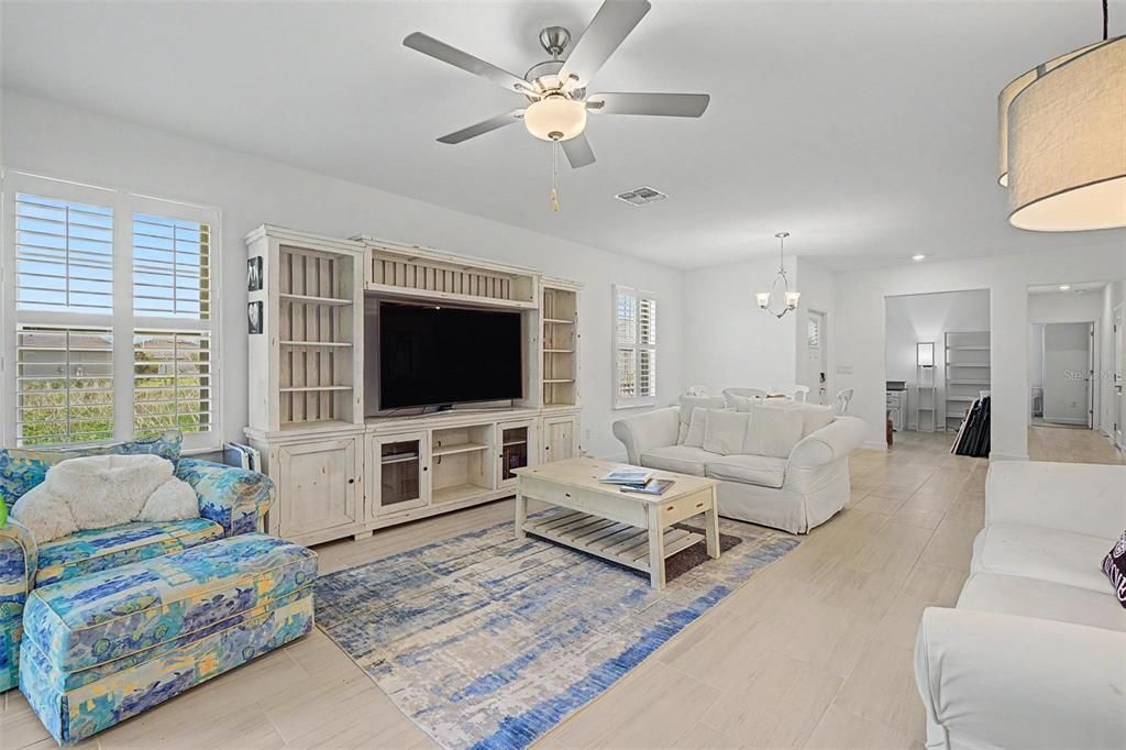 For Sale: $285,000 (2 beds, 2 baths, 1625 Square Feet)