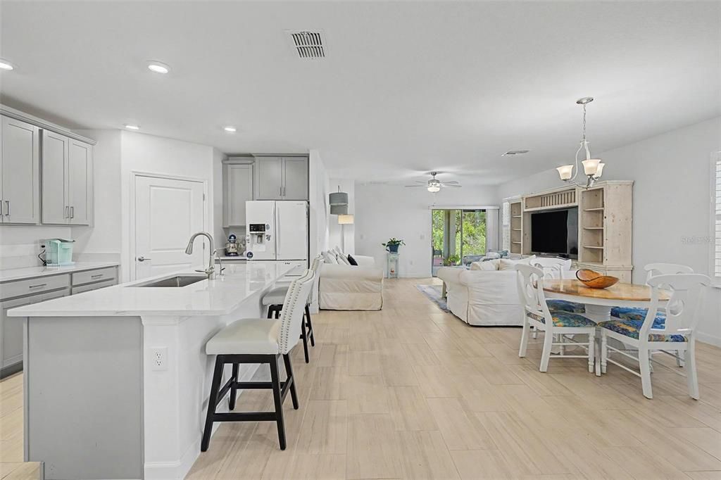 For Sale: $285,000 (2 beds, 2 baths, 1625 Square Feet)
