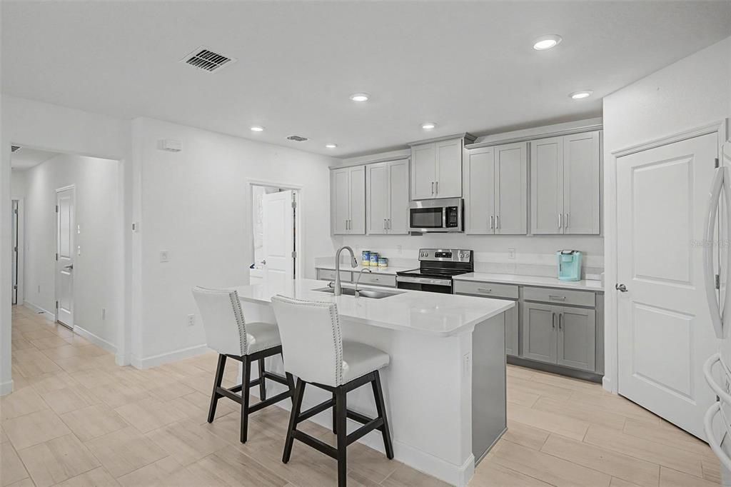 For Sale: $285,000 (2 beds, 2 baths, 1625 Square Feet)