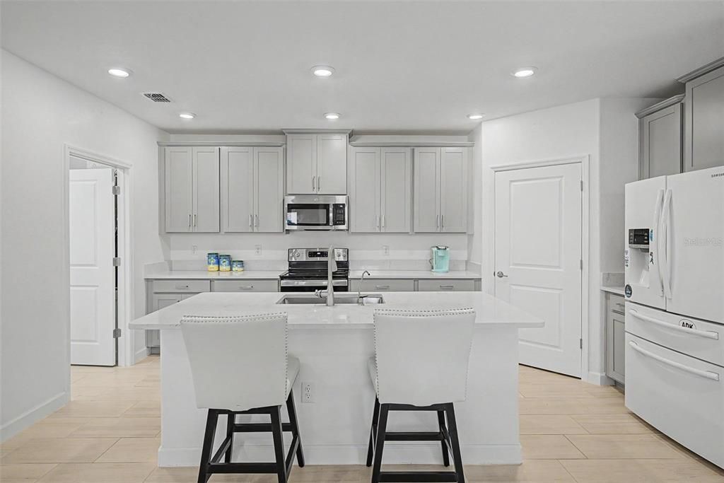 For Sale: $285,000 (2 beds, 2 baths, 1625 Square Feet)