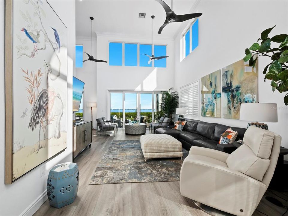 Vendido Recientemente: $2,600,000 (4 camas, 3 baños, 2836 Pies cuadrados)