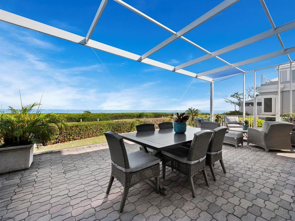 Vendido Recientemente: $2,600,000 (4 camas, 3 baños, 2836 Pies cuadrados)