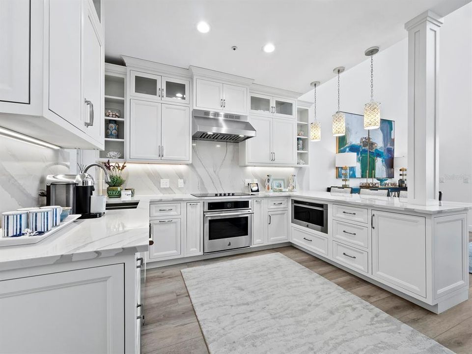 Vendido Recientemente: $2,600,000 (4 camas, 3 baños, 2836 Pies cuadrados)