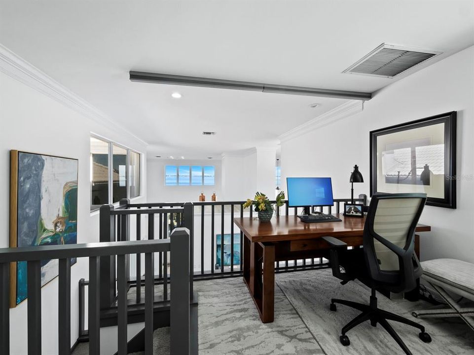 Vendido Recientemente: $2,600,000 (4 camas, 3 baños, 2836 Pies cuadrados)