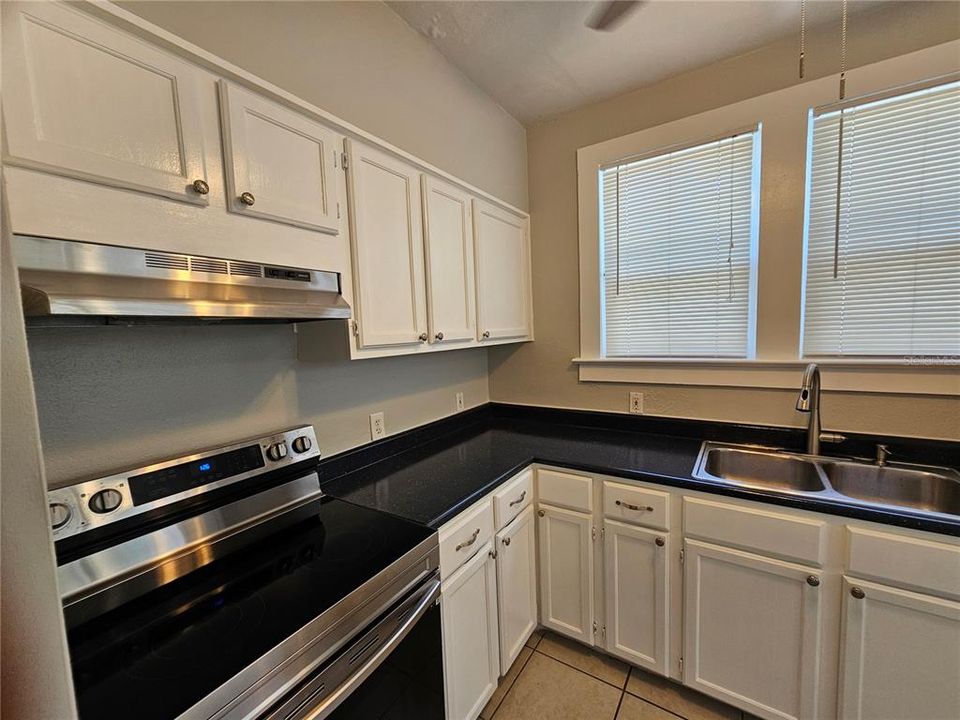 В аренду: $1,450 (2 спален, 1 ванн, 900 Квадратных фут)