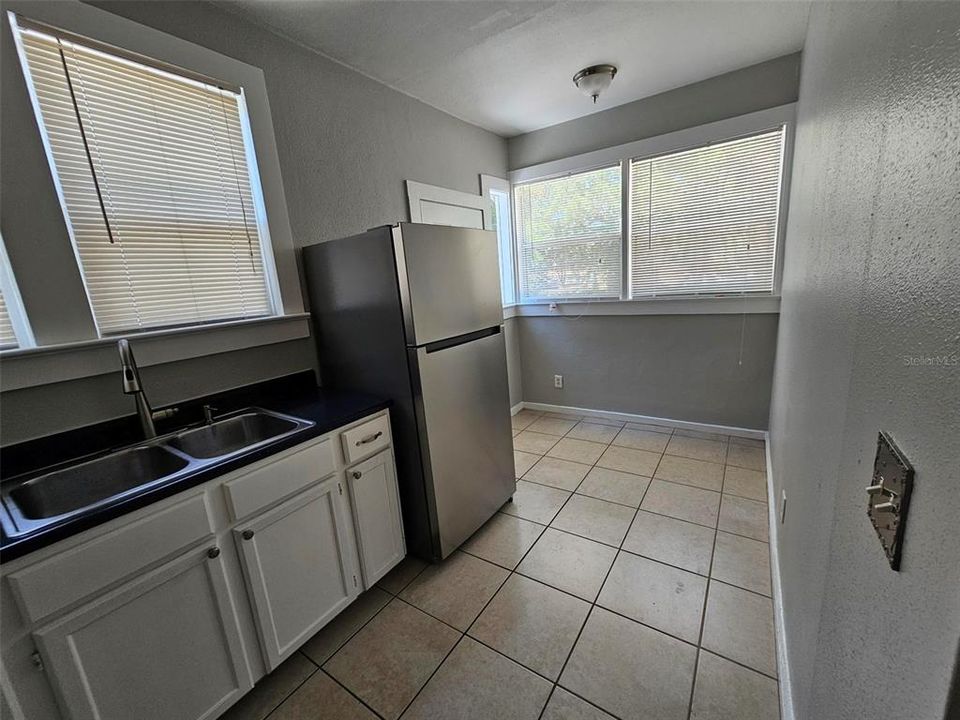 В аренду: $1,450 (2 спален, 1 ванн, 900 Квадратных фут)