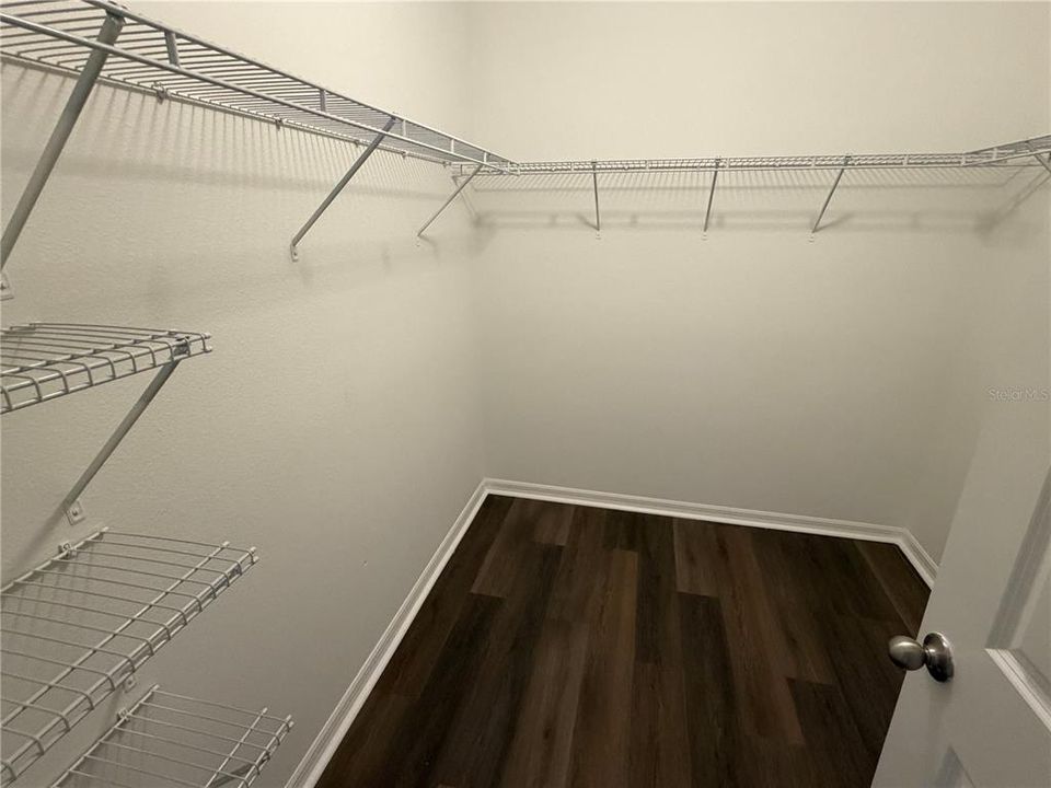 На продажу: $289,900 (4 спален, 2 ванн, 1827 Квадратных фут)
