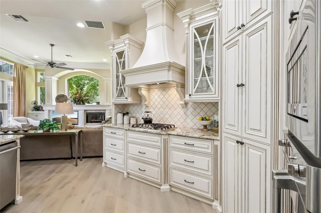Activo con contrato: $995,000 (4 camas, 3 baños, 2905 Pies cuadrados)