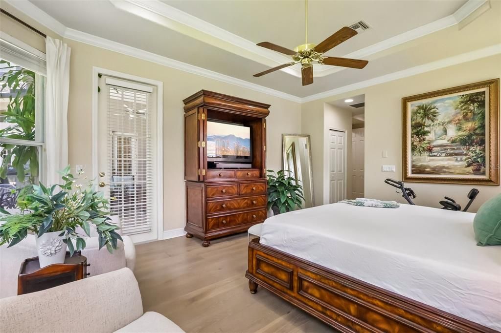 Activo con contrato: $995,000 (4 camas, 3 baños, 2905 Pies cuadrados)