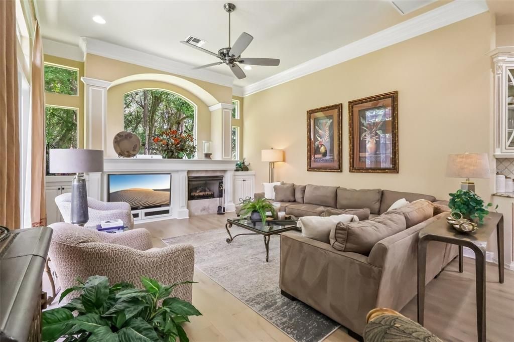 Activo con contrato: $995,000 (4 camas, 3 baños, 2905 Pies cuadrados)