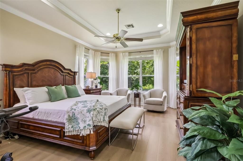 Activo con contrato: $995,000 (4 camas, 3 baños, 2905 Pies cuadrados)