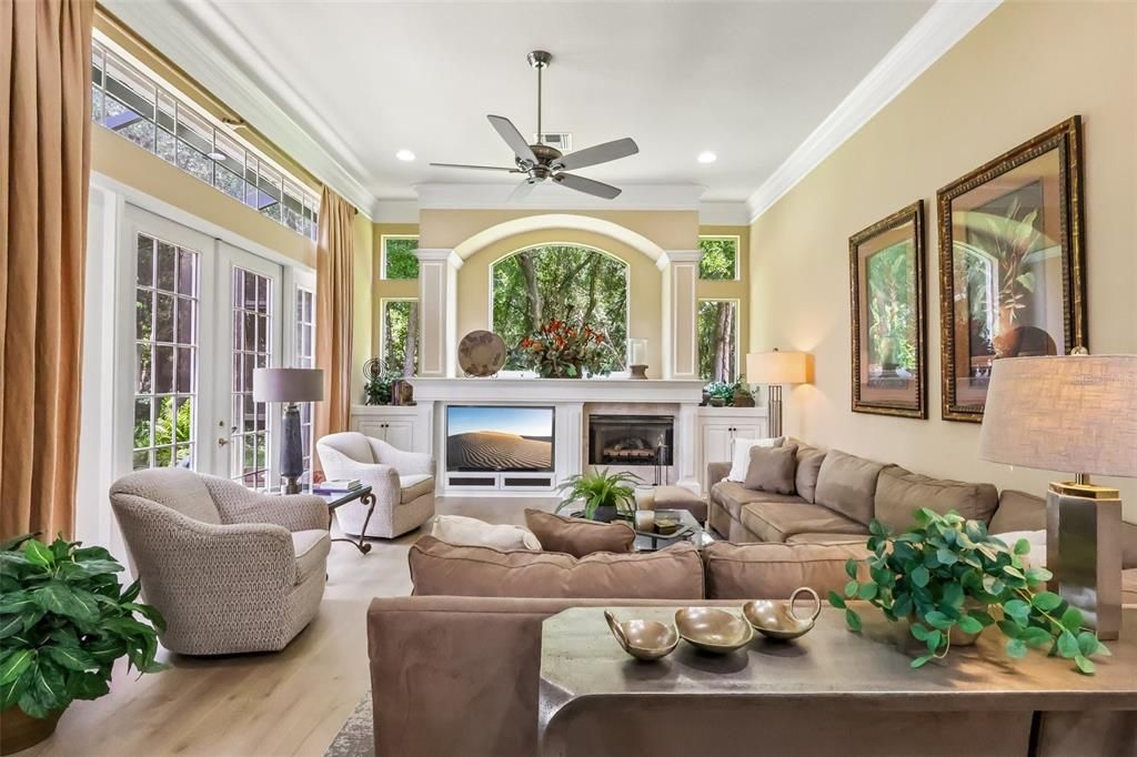 Activo con contrato: $995,000 (4 camas, 3 baños, 2905 Pies cuadrados)
