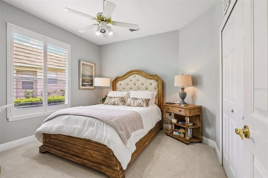 Activo con contrato: $995,000 (4 camas, 3 baños, 2905 Pies cuadrados)