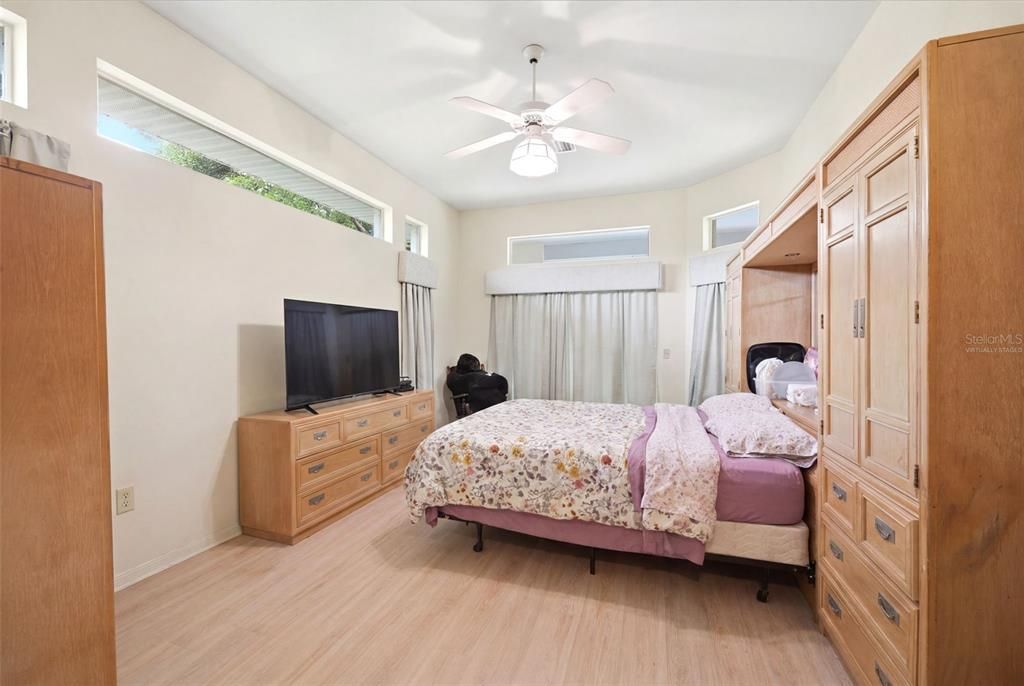 En Venta: $324,900 (3 camas, 2 baños, 2166 Pies cuadrados)