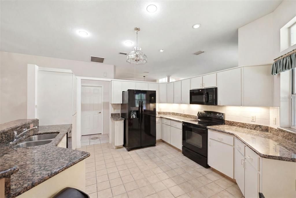 En Venta: $324,900 (3 camas, 2 baños, 2166 Pies cuadrados)