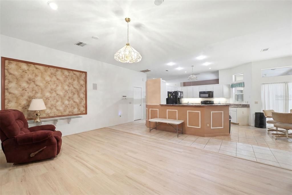 En Venta: $324,900 (3 camas, 2 baños, 2166 Pies cuadrados)