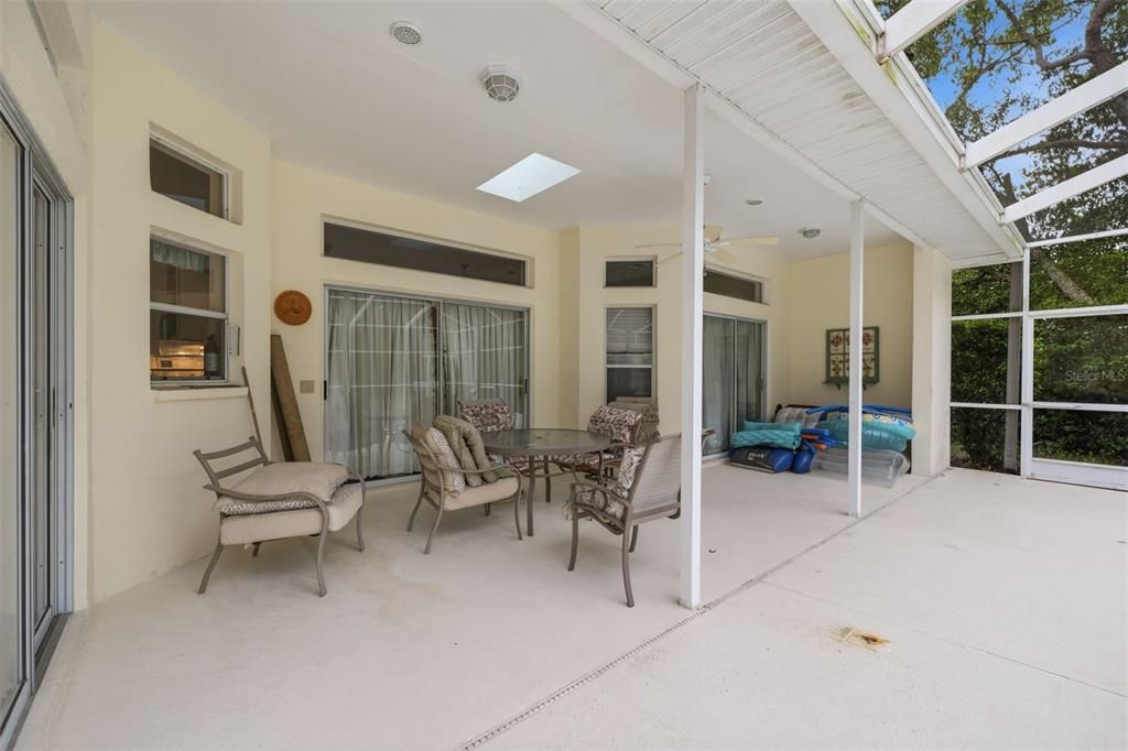 En Venta: $324,900 (3 camas, 2 baños, 2166 Pies cuadrados)