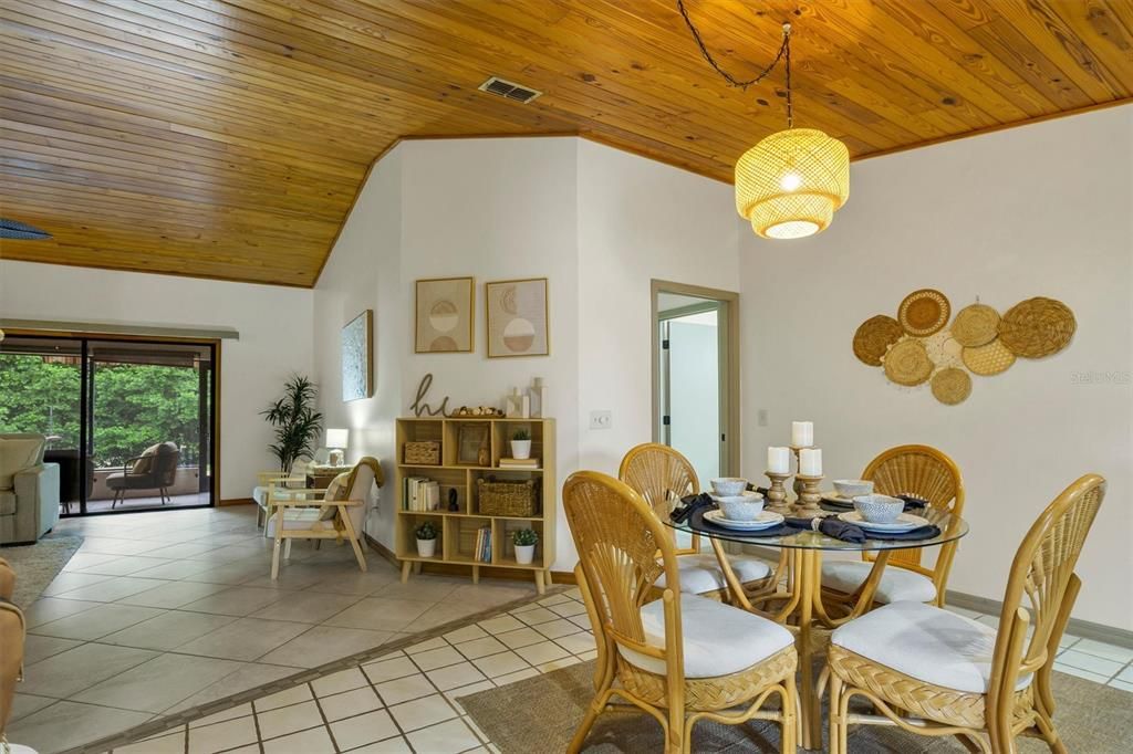 На продажу: $248,900 (2 спален, 2 ванн, 1526 Квадратных фут)