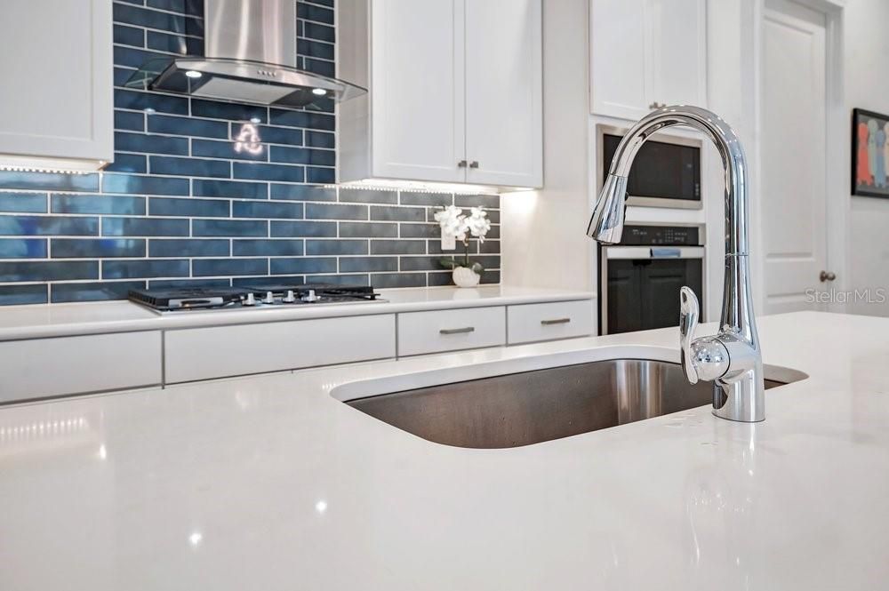 En Venta: $895,000 (5 camas, 3 baños, 3063 Pies cuadrados)