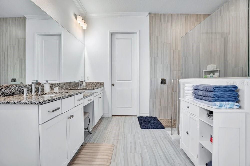 En Venta: $895,000 (5 camas, 3 baños, 3063 Pies cuadrados)