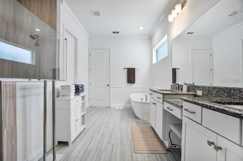 En Venta: $895,000 (5 camas, 3 baños, 3063 Pies cuadrados)