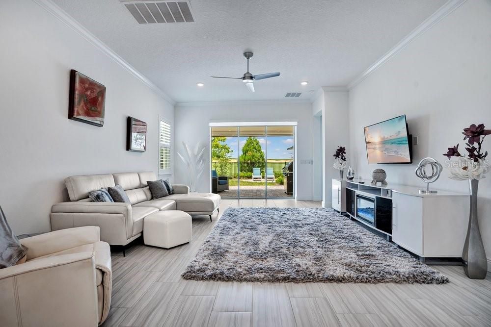 En Venta: $895,000 (5 camas, 3 baños, 3063 Pies cuadrados)