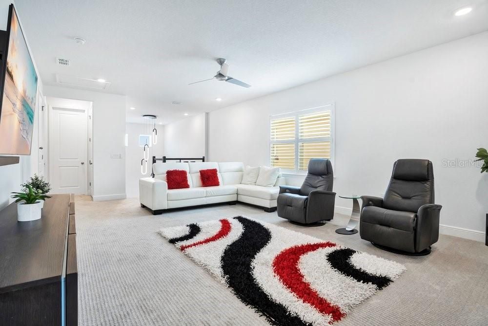 En Venta: $895,000 (5 camas, 3 baños, 3063 Pies cuadrados)
