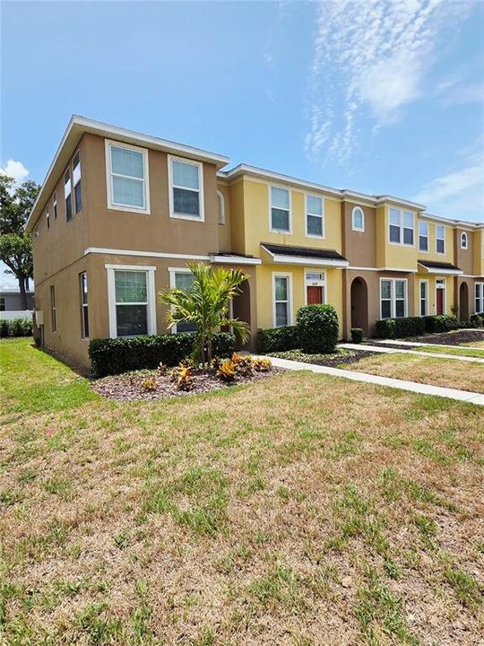 For Rent: $2,000 (2 beds, 2 baths, 1176 Square Feet)