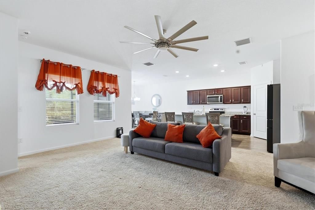 For Sale: $300,000 (3 beds, 2 baths, 1764 Square Feet)
