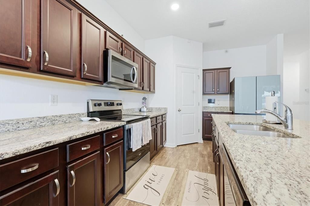 For Sale: $300,000 (3 beds, 2 baths, 1764 Square Feet)