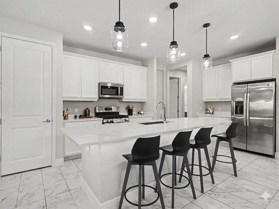 На продажу: $619,999 (3 спален, 2 ванн, 1810 Квадратных фут)