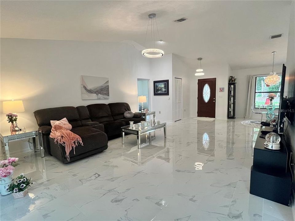 En Venta: $340,000 (3 camas, 2 baños, 1769 Pies cuadrados)