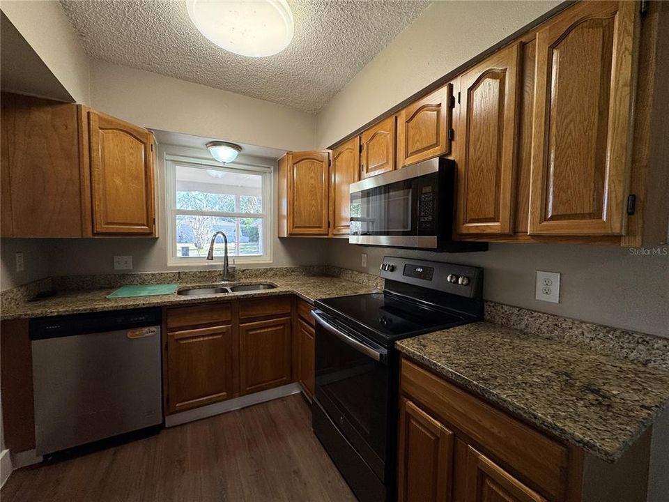В аренду: $1,850 (3 спален, 2 ванн, 1306 Квадратных фут)