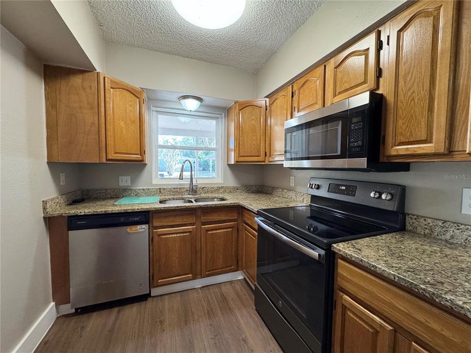 В аренду: $1,850 (3 спален, 2 ванн, 1306 Квадратных фут)