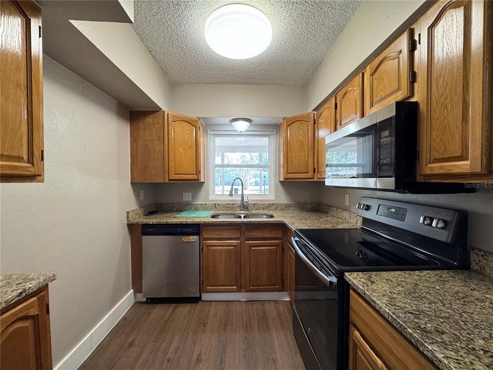 В аренду: $1,850 (3 спален, 2 ванн, 1306 Квадратных фут)