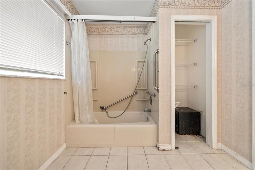 En Venta: $949,000 (3 camas, 2 baños, 1916 Pies cuadrados)