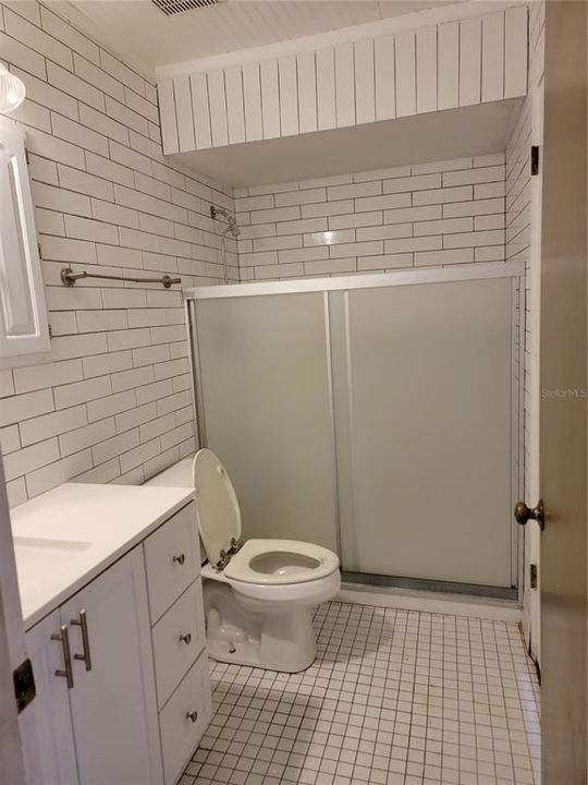 На продажу: $169,900 (2 спален, 1 ванн, 1004 Квадратных фут)
