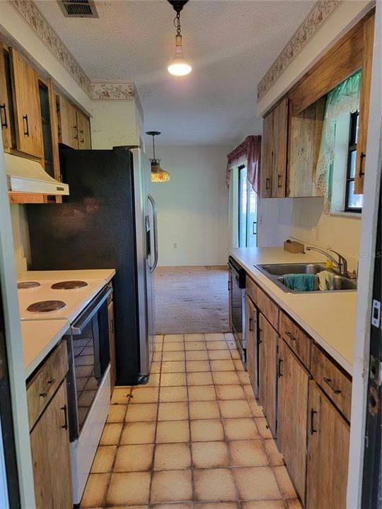 На продажу: $169,900 (2 спален, 1 ванн, 1004 Квадратных фут)